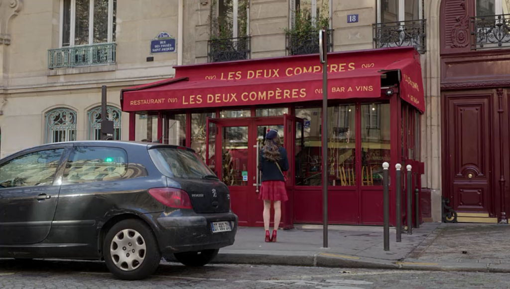 emily in paris devant le fameux restaurant